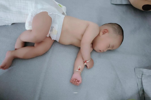 贵港几个月宝宝会抬头